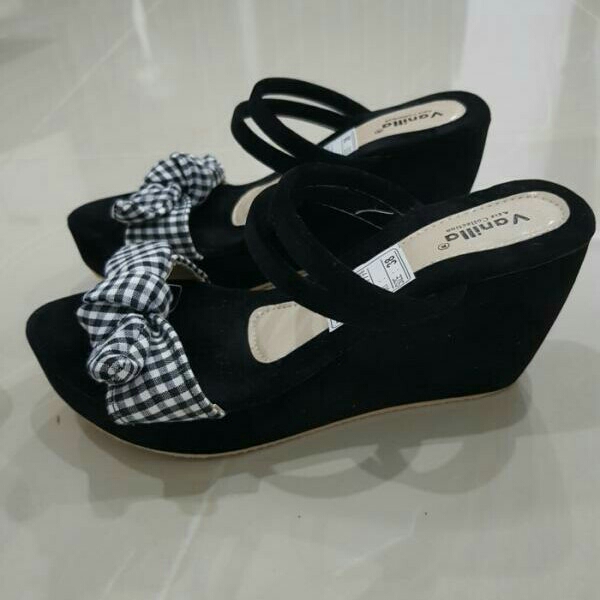 Wedges PH01 Hitam 2