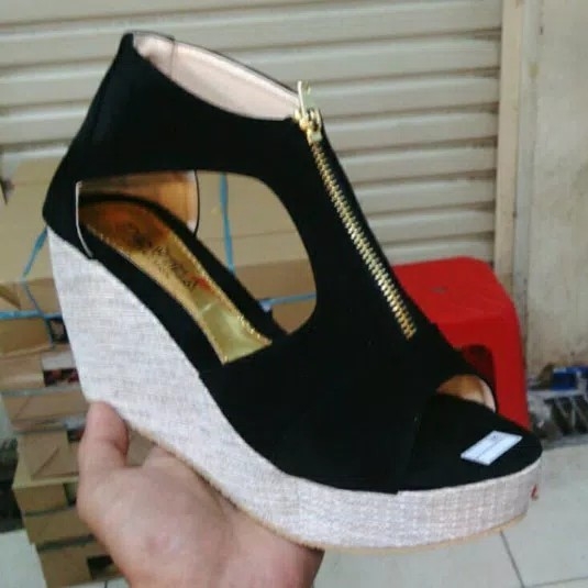 Wedges Resleting Bludru Hitam 2