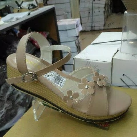 Wedges Silang Bunga Mocca 2