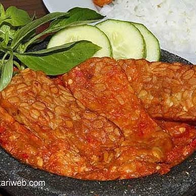 Nasi penyet tahu tempe