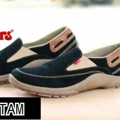  SEPATU CASUAL KICKERS 3