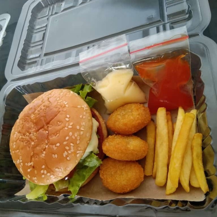 1 Paketan Burger Nuget Kentang