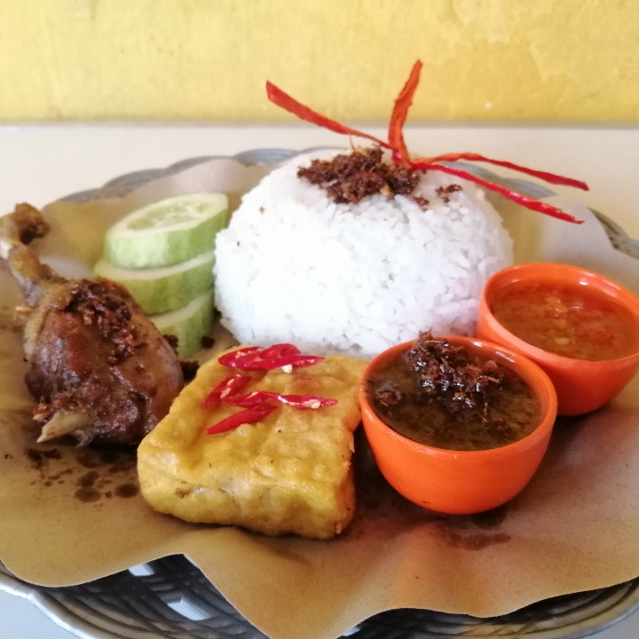 1 Porsi Nasi Bebek Plus Es Teh Manis Plus 1 Tahu