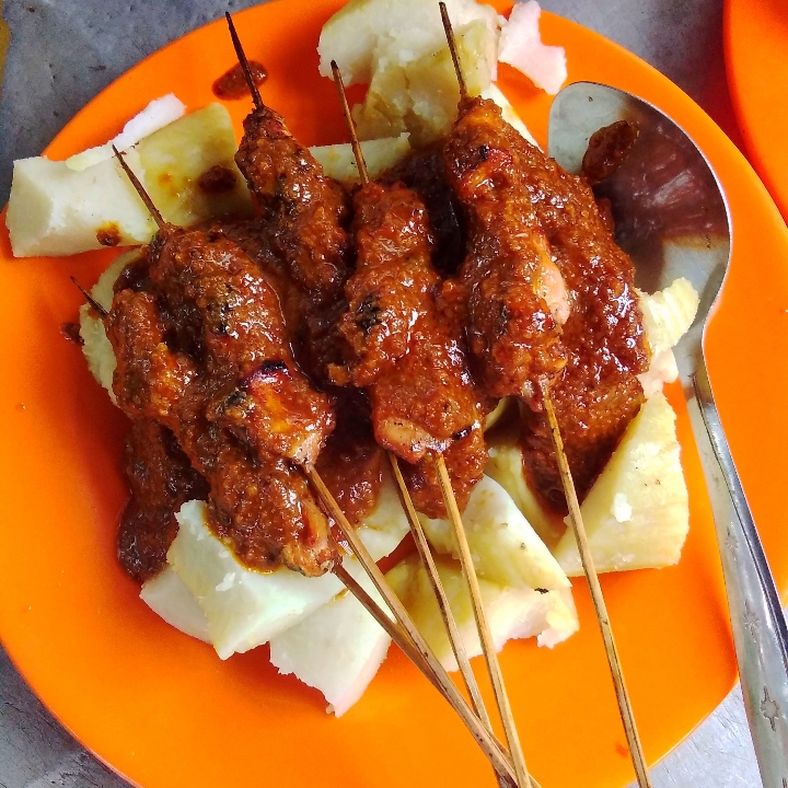 10 Sate Ayam Lontong