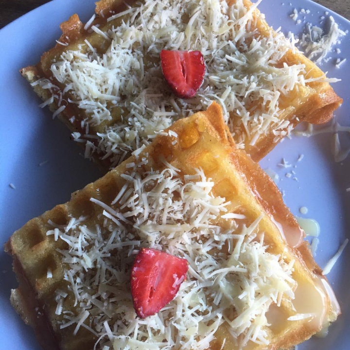 2 Pcs Waffle Milk And Cheese