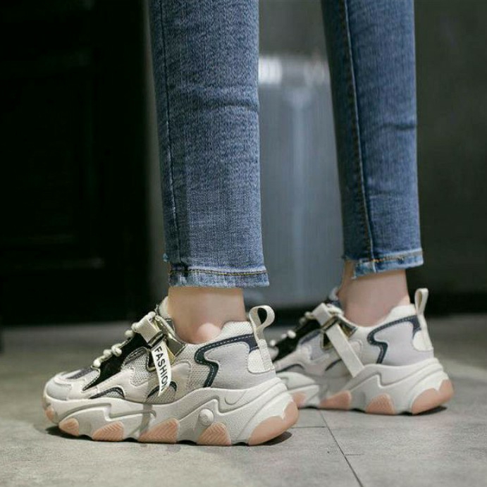 209Sepatu Sneakers Wanita 3