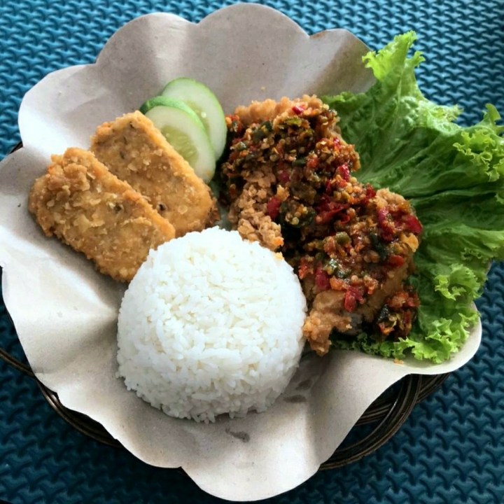 AYAM GEPREK HOT dan Nasi