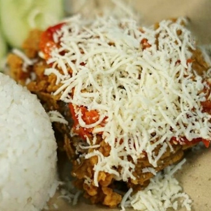 AYAM GEPREK KEJU PAKAI NASI 