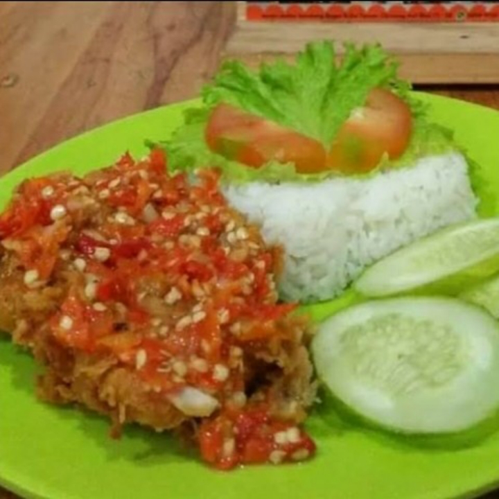 AYAM GEPREK PAHA ATAS PLUS NASI