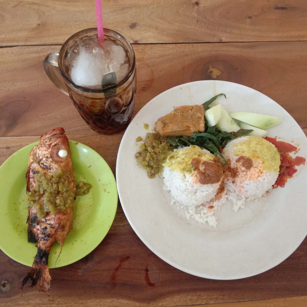 PAKET NASI IKAN BAKAR DAN ES TEH MANIS