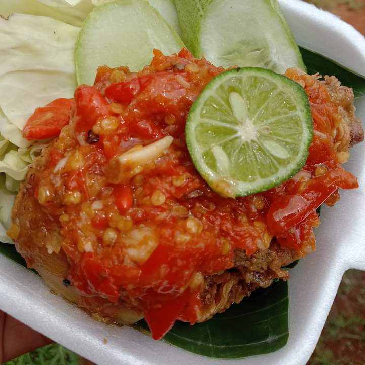 AYAM GEPREK SAMBAL MERAH