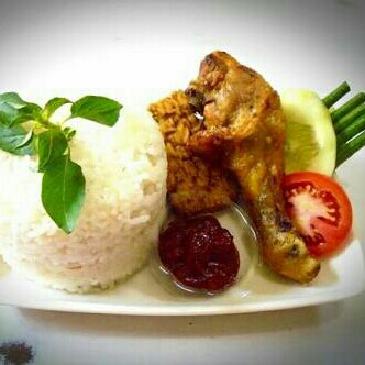 AYAM GORENG LALAPAN