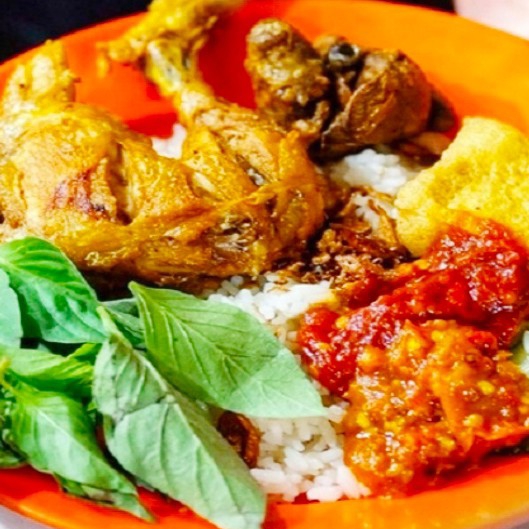 AYAM LALAPAN AMBYAR SAMBAL ULEK FREE ES LEMON