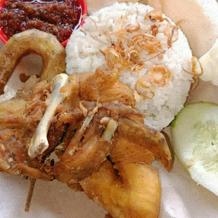 AYAM PENYET PAKAI NASI