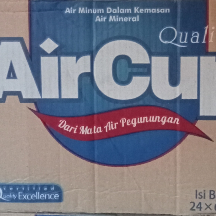 Air Cup Botol 1 Dus 600 ML