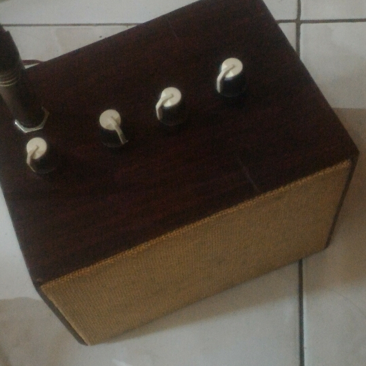 Ampli Guitar Distorsi