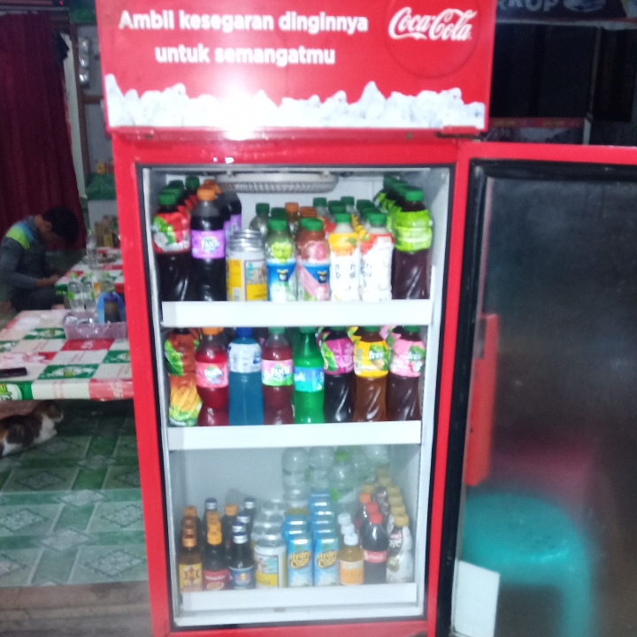 Aneka Minuman Dingin   Plus Rokok  