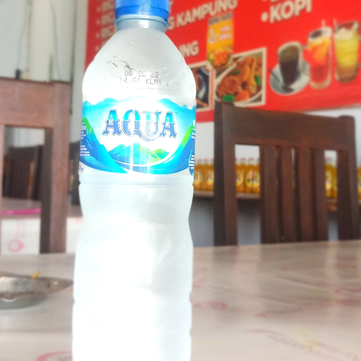 Aqua Sedang