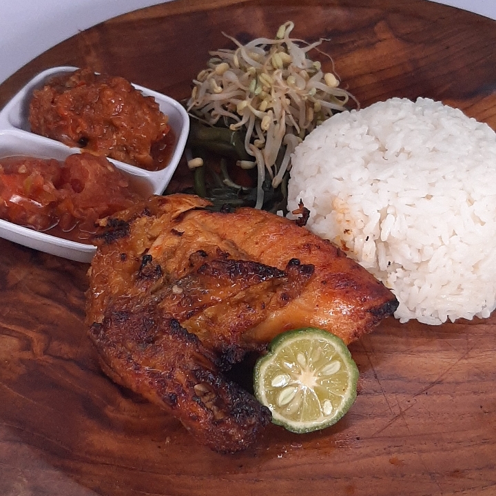 Ayam Asap Khas Lombok Komplit