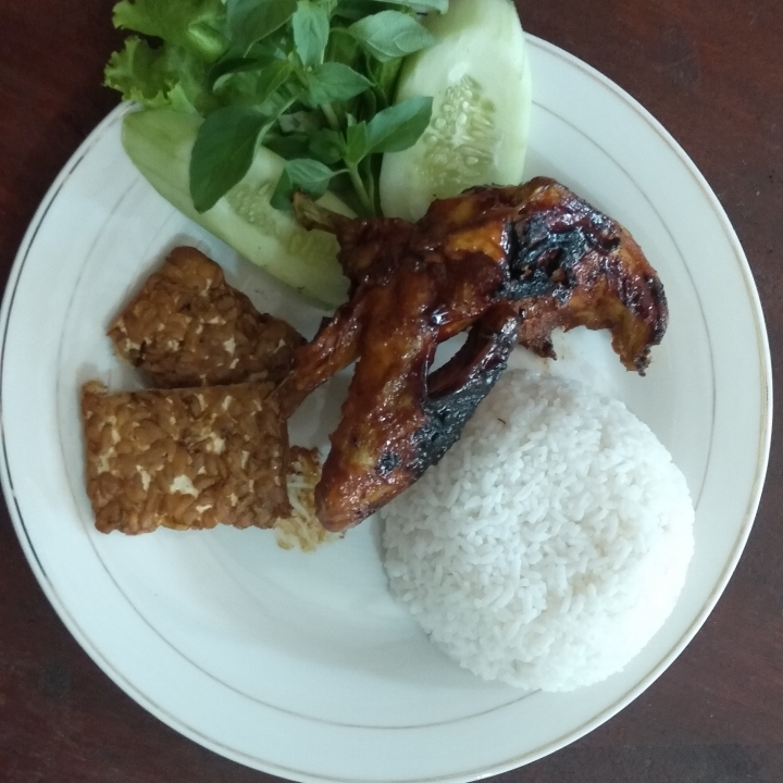 Ayam Bakar Atau Goreng