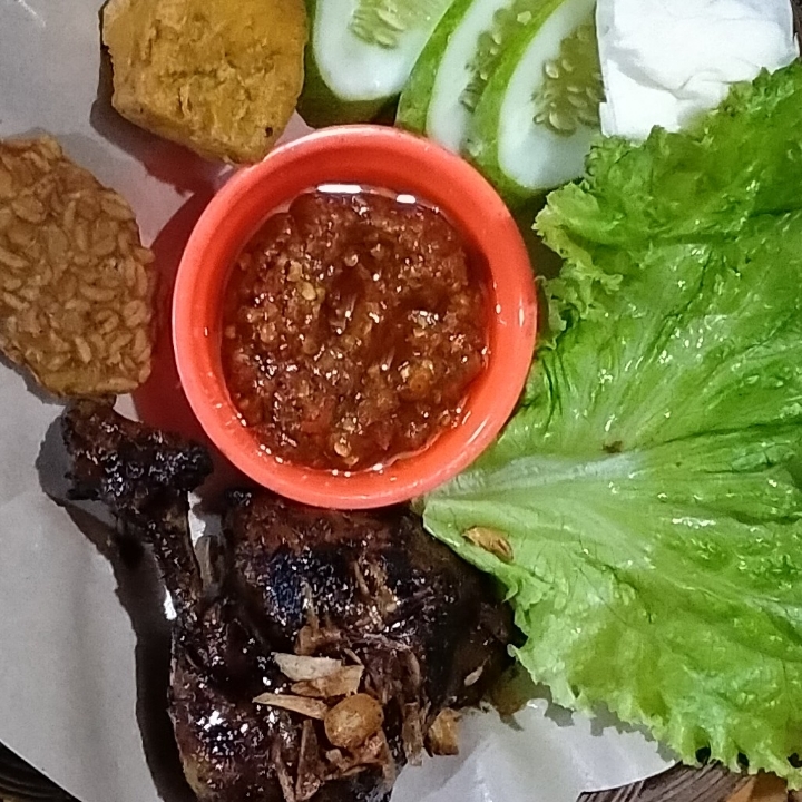 Ayam Goreng Bakar Kampung L Tahu Tempe Lalapan Sambal