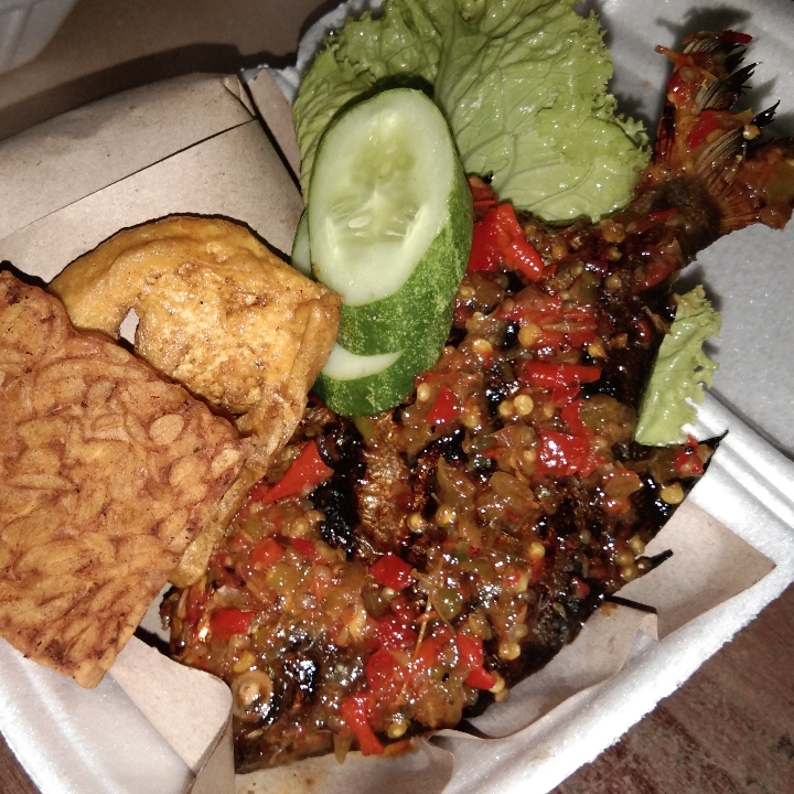 Bawal Bakar Komplit Bumbu Sambal