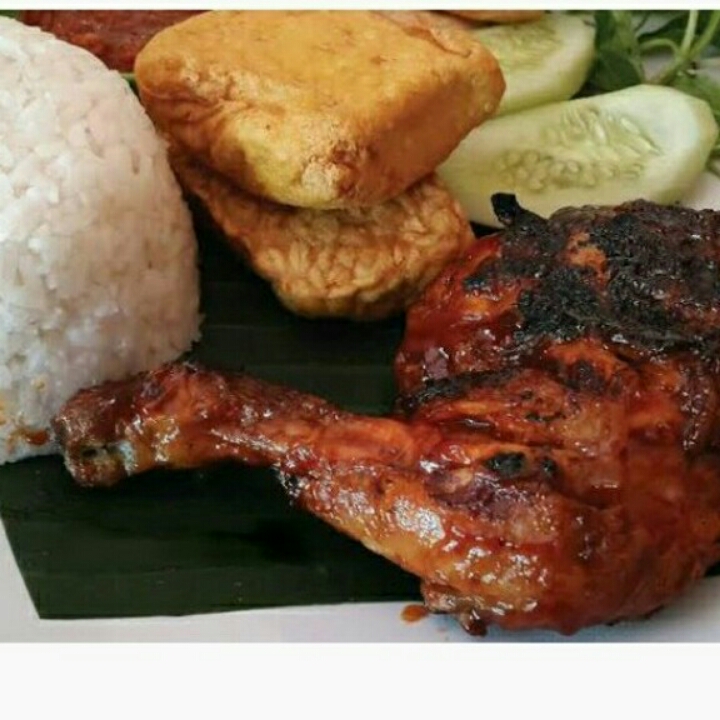 Ayam Bakar Komplit dan Nasi