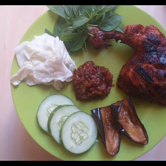 Ayam Bakar Lalapan Dan Nasi