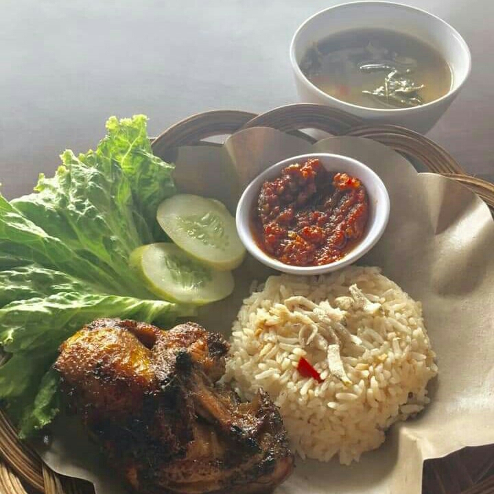 Ayam Bakar Madu Nasi Liwet Sayur Asem