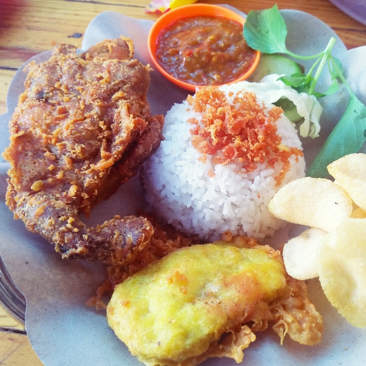 Ayam Besar Goreng