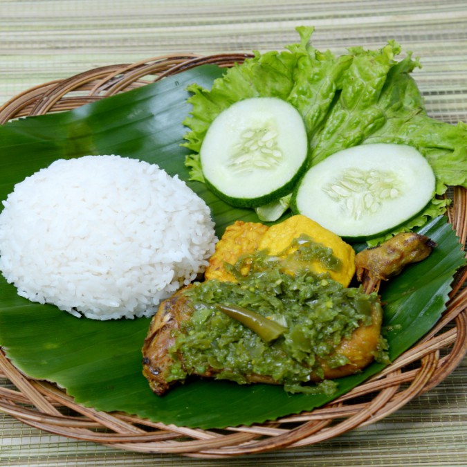 Ayam Cabe Ijo Dan Nasi