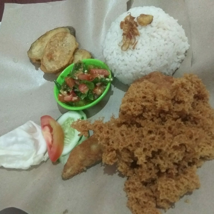 Ayam Crispy Sambal Pecak Pakai Nasi