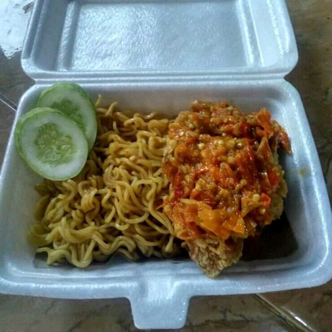 Ayam Dan Mie Geprek