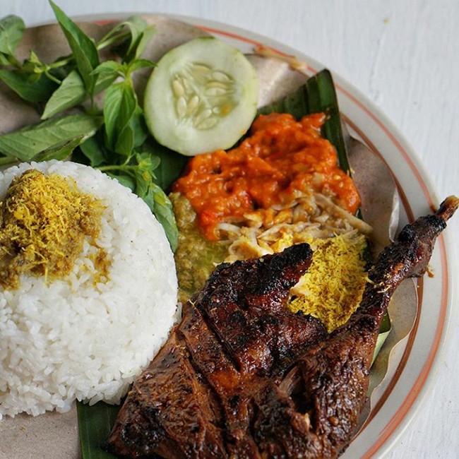 Ayam Eropa Panggang Nasi Uduk