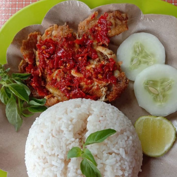 Ayam Geprek Istimewa