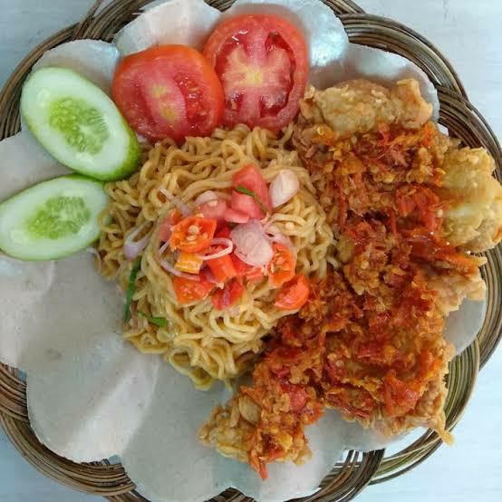 Ayam Geprek Dan Mie Goreng 