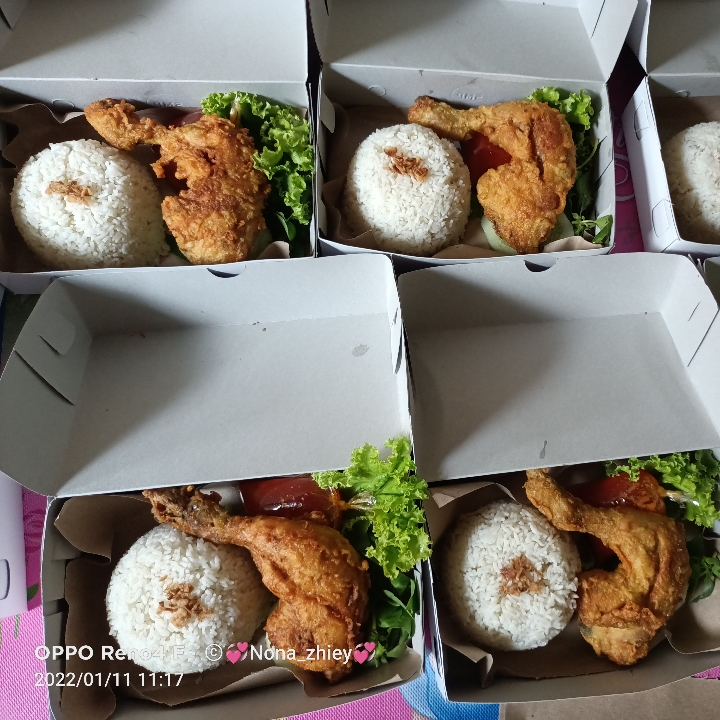 Ayam Geprek Dan Nasi Dalam Kotak