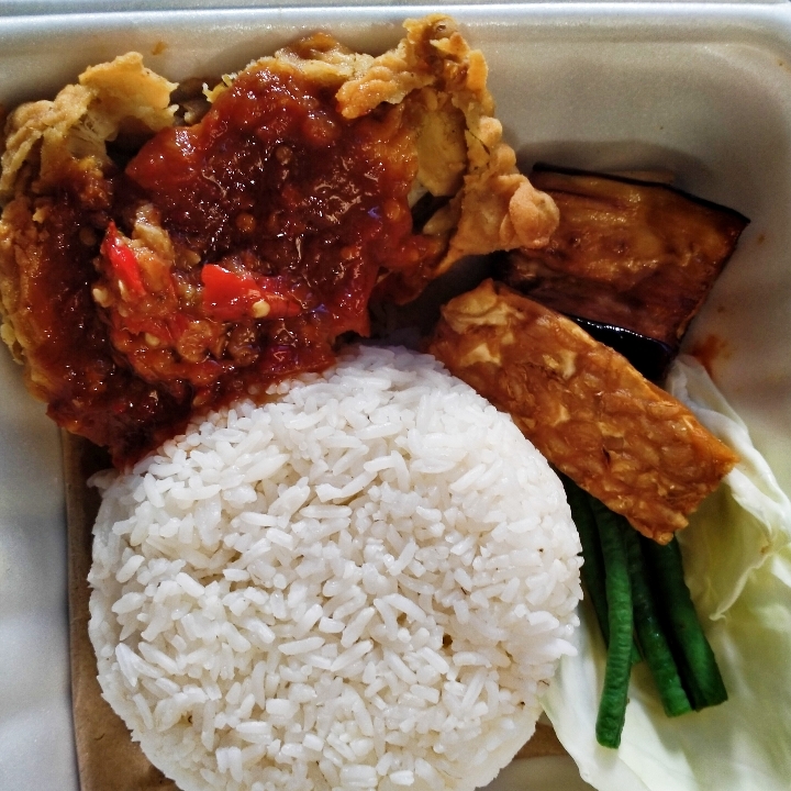 Ayam Geprek Lalapan 