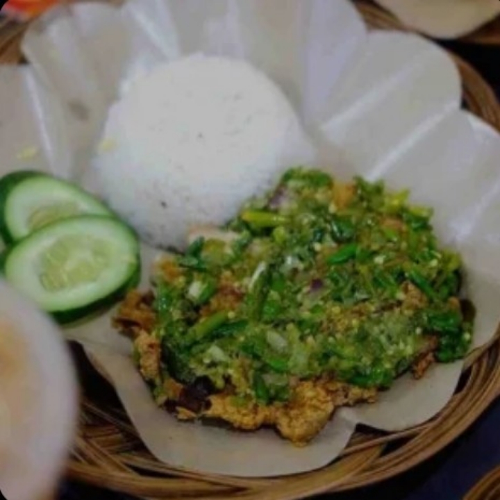 Ayam Geprek Lombok Ijo dan Nasi