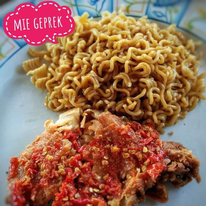 Ayam Geprek Mie Indomie