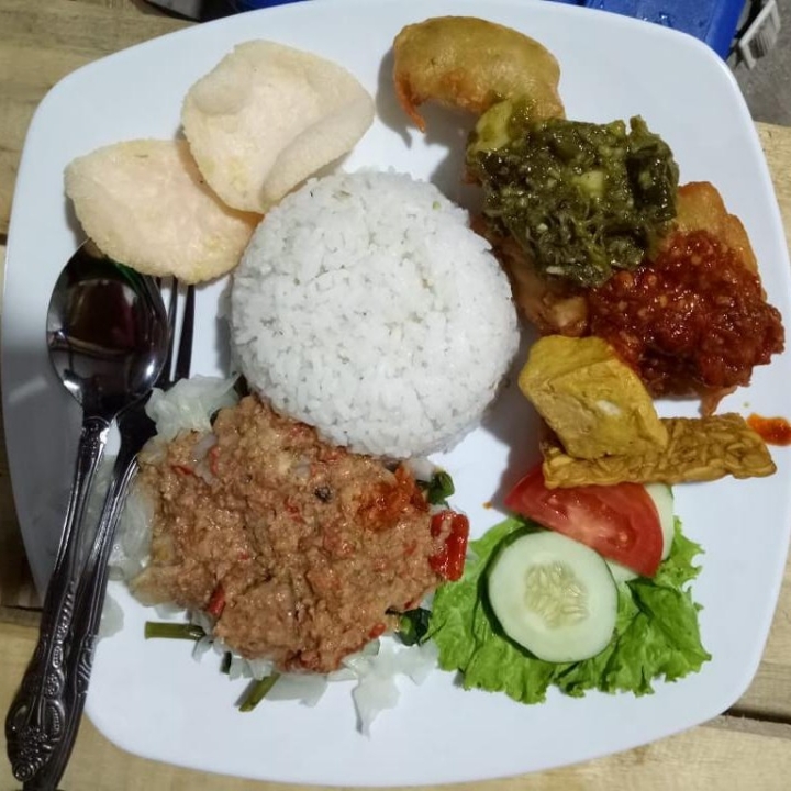 Ayam Geprek Nas Pecal