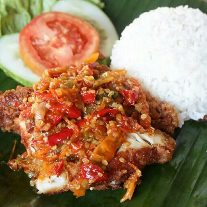 Ayam Geprek Nasi Mantol