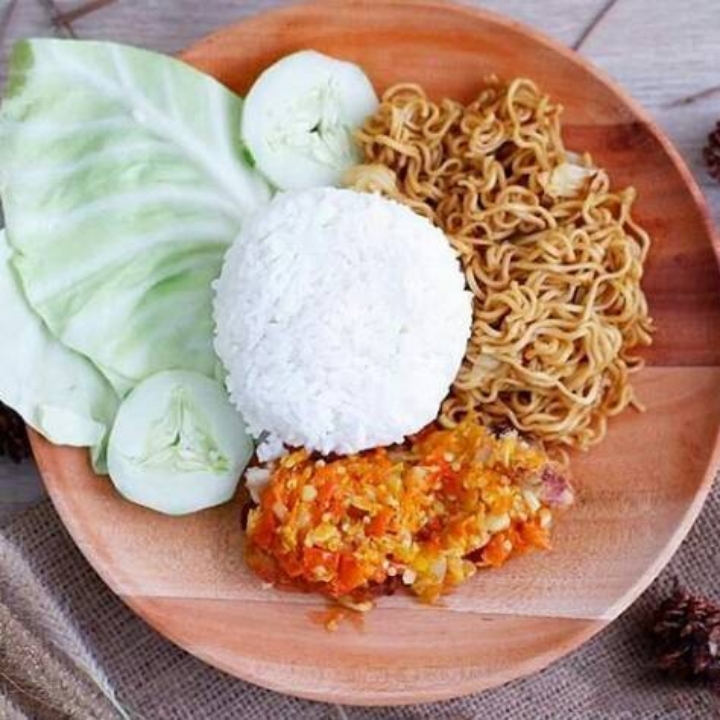 Ayam Geprek Nasi Mie Goreng