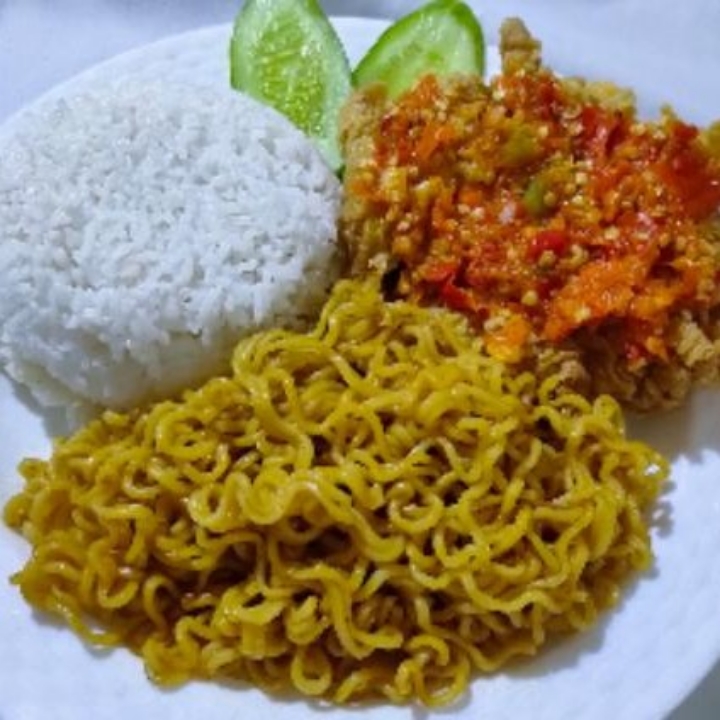 Ayam Geprek Nasi Mie Goreng