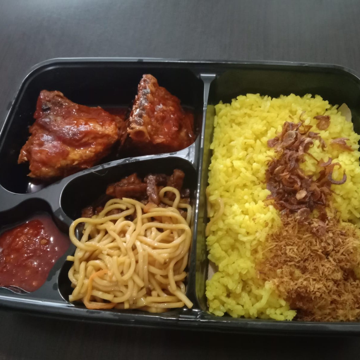 Nasi Kuning  Ayam  Tongkol Bumbu Bali