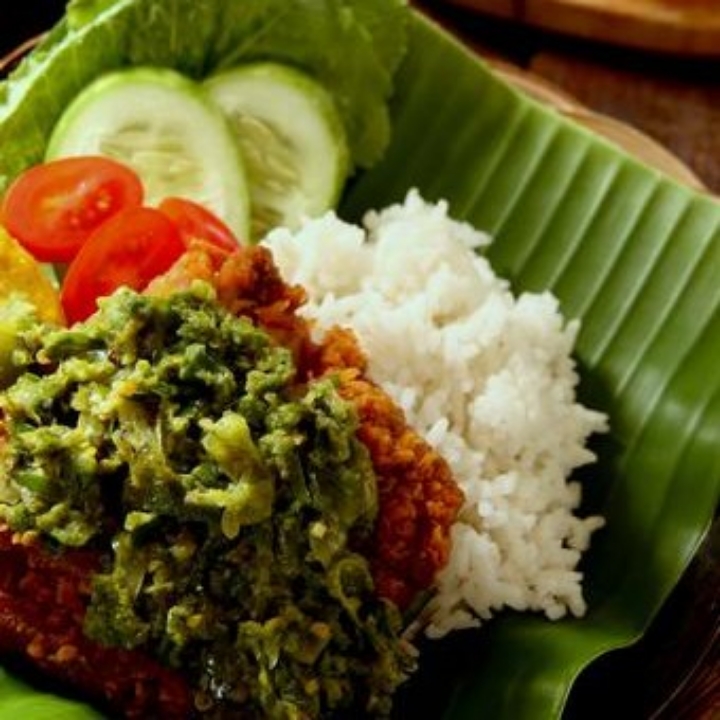 Ayam Geprek Sambal Ijo