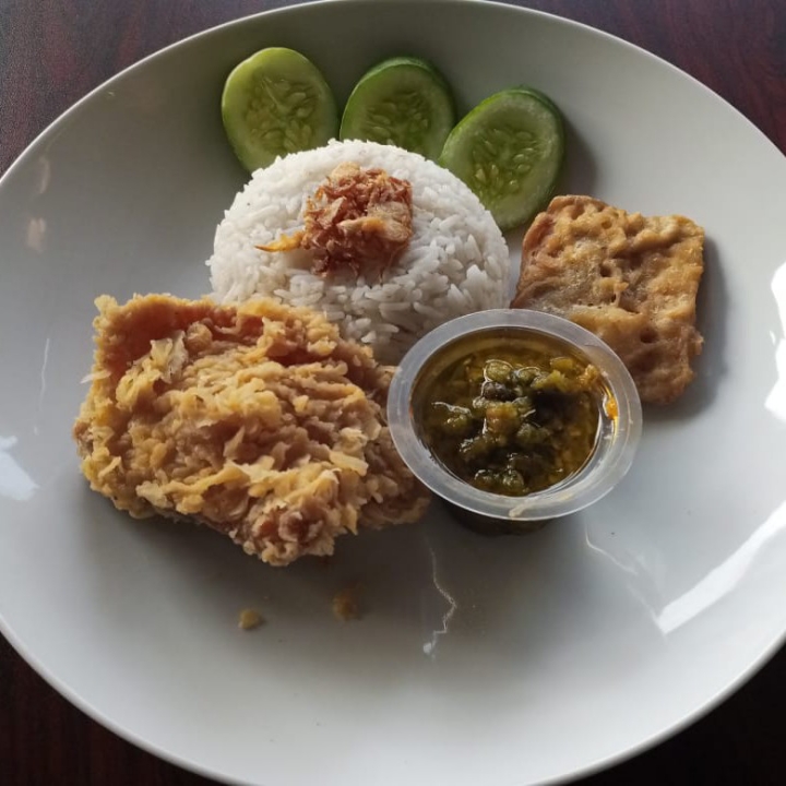 Ayam Geprek Sambal Ijo Merah