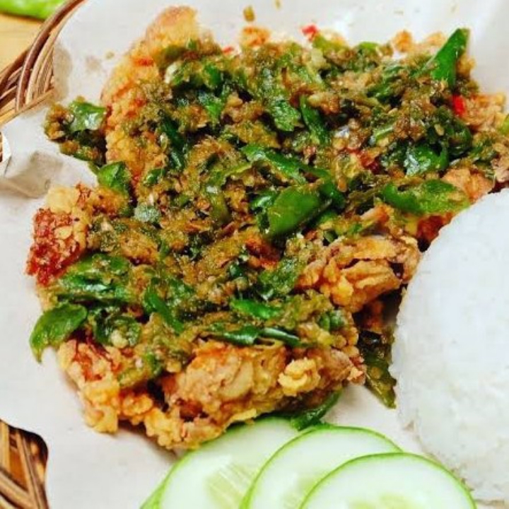 Ayam Geprek Sambal Ijo Dada Sayap Paha Atas Paha Bawah 