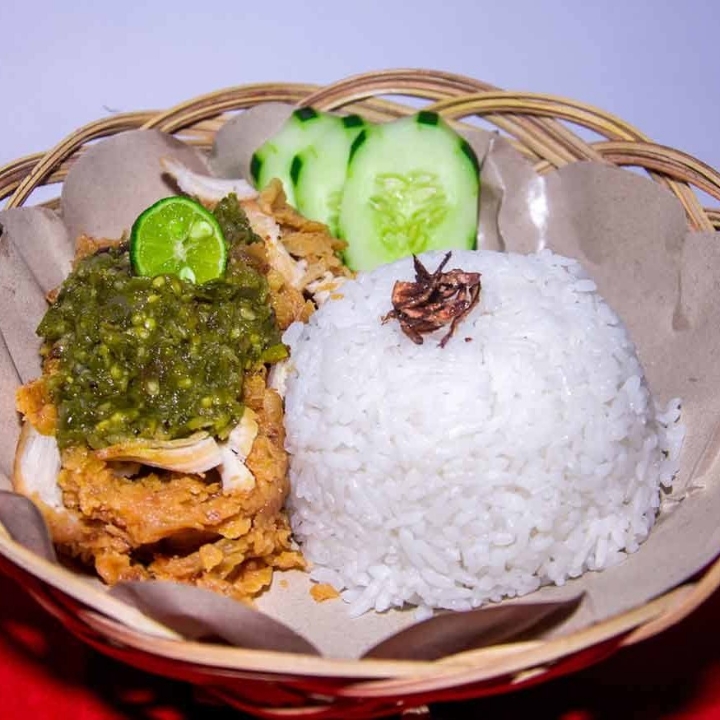 Ayam Geprek Sambal Ijo Pake Nasi