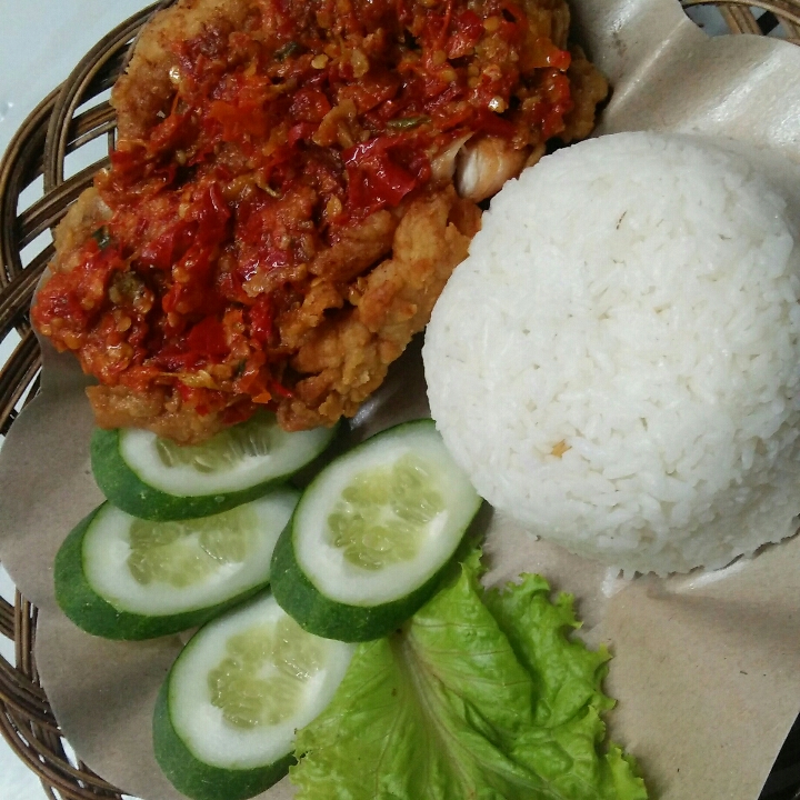 Ayam Geprek Sambal Merah